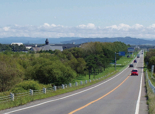 きらら街道。江別市側から南幌町側を望む（北海道農政部蔵）