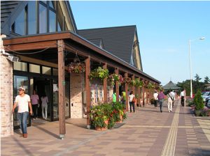 バリアフリーが施された道の駅「花ロードえにわ」