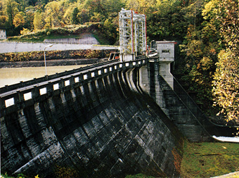 桂沢ダムに水を送るための貯水池・芦別ダム