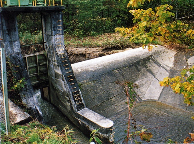 桂沢ダムに水を送るための貯水池・キムンダム