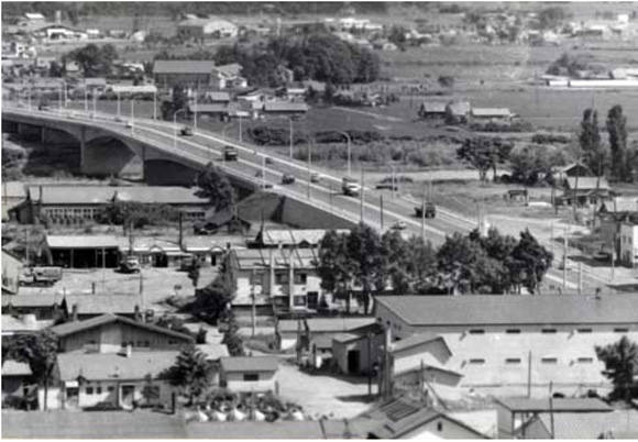 交通の難所、滝川～砂川間の空知川に開通した空知大橋