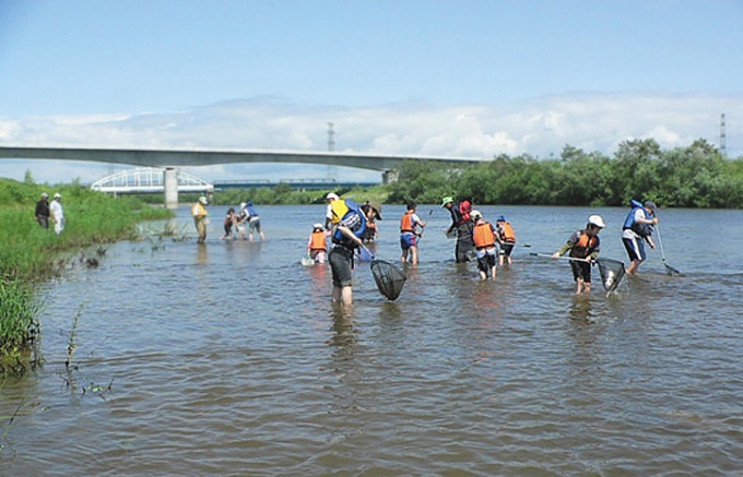 自然観察池・親水広場・芝生広場・多目的広場からなる雨竜川水辺の楽校