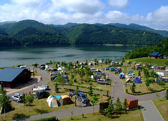 滝里湖とオートキャンプ場