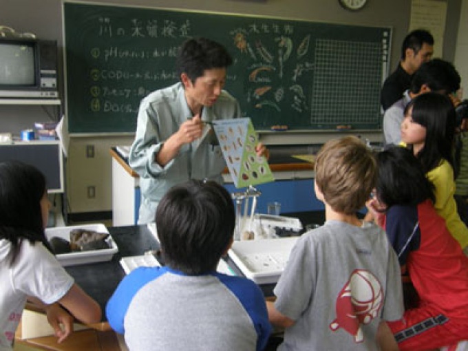 布部小学校の水生生物調査