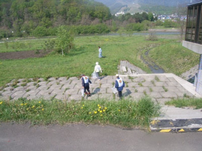 北海道ノルディックフィットネスウォーキング協会による河川清掃
