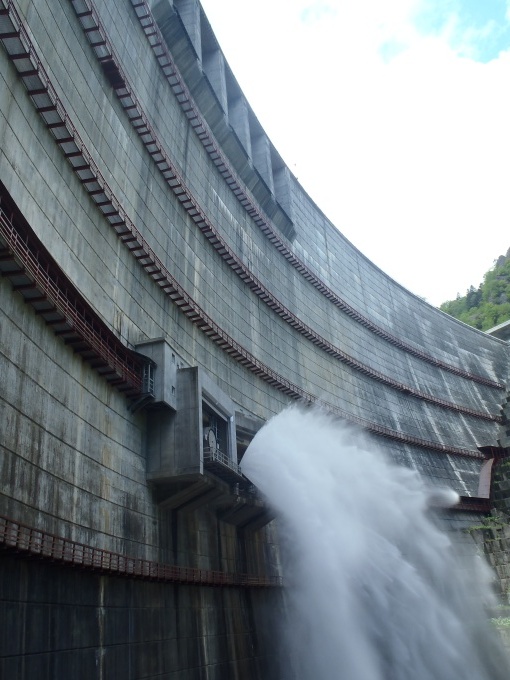 豊平峡ダム観光放流の写真