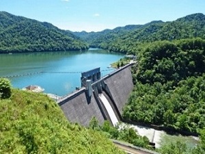 金山ダム全景