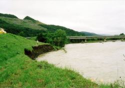 河岸決壊