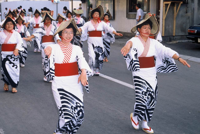 千人踊り(芦別市街)