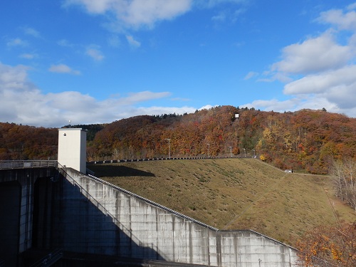 令和7年10月27日　漁川ダムからの風景