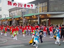 華やかな「南極おどり」