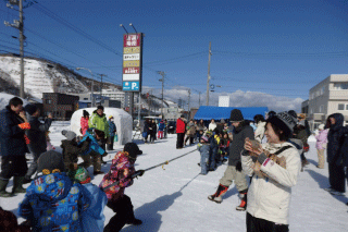 大盛り上がりの綱引き大会